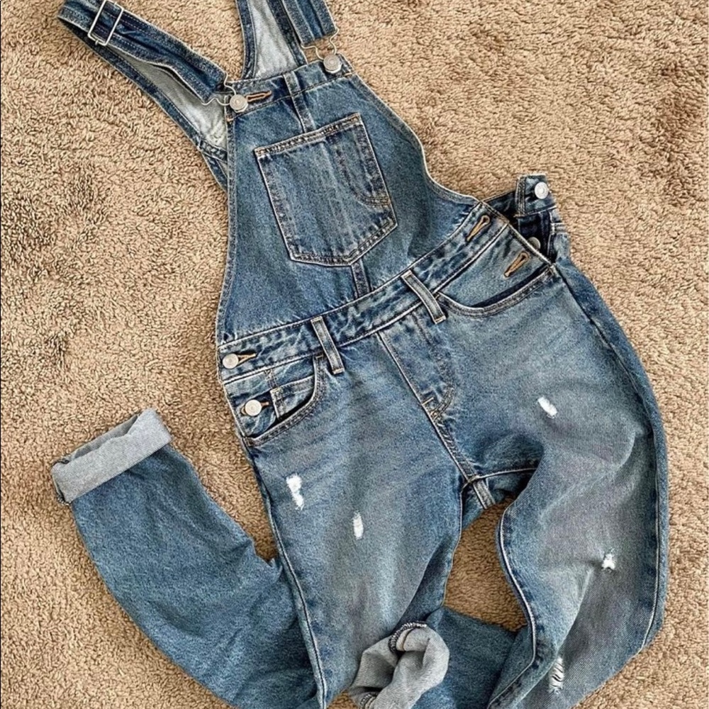LIKE NEW Levi’s overalls